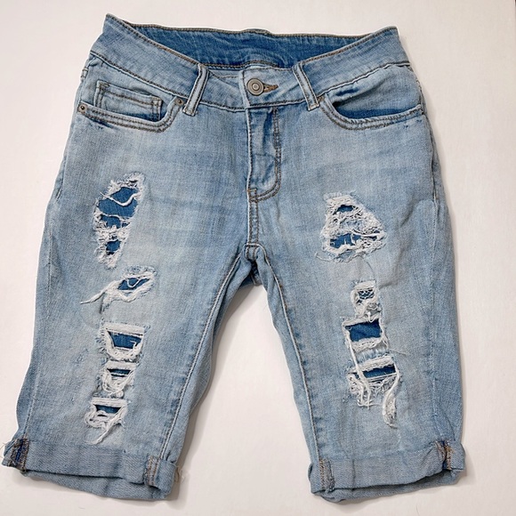 Time and Tru Bermuda Shorts Distressed Blue denim shorts size 4 - Picture 1 of 6